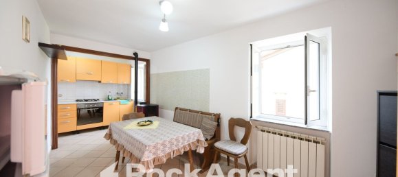 3 rooms House in Serra Riccò, Italy No. 15332 36