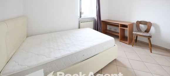 3 rooms House in Serra Riccò, Italy No. 15332 6