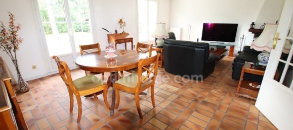 Casa de 4 dormitorios en Orleans, France No. 238887 2