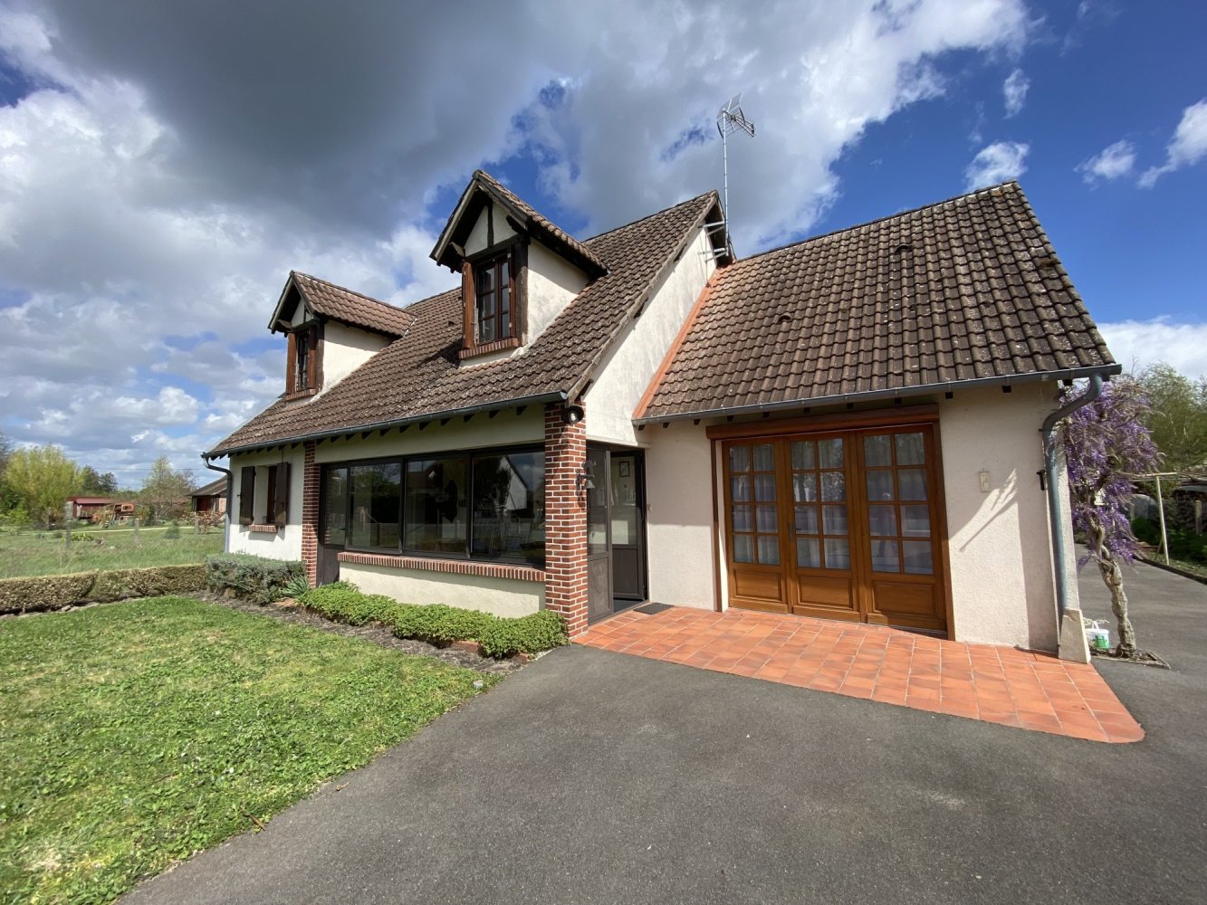 Casa de 4 dormitorios en Souesmes, France No. 82493