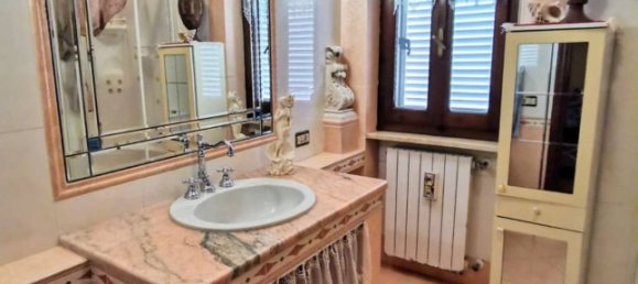 14 rooms House in Montignoso, Italy No. 286197 3