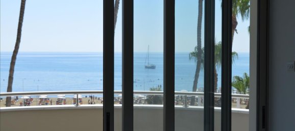 3 bedrooms Apartment in Larnaca, Cyprus No. 12839 2