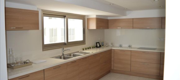 3 bedrooms Apartment in Larnaca, Cyprus No. 12839 5