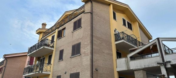 3 rooms Apartment in Orte, Italy No. 40189 4