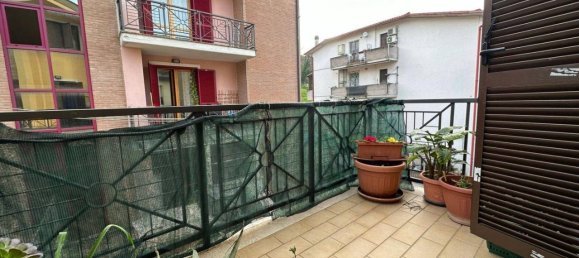 3 rooms Apartment in Orte, Italy No. 40189 12