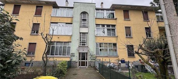 Квартира с 2 спальнями в Саронно, Италия № 283015 3