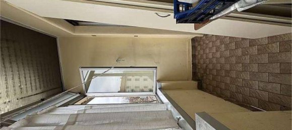 Квартира с 2 спальнями в Саронно, Италия № 283015 11