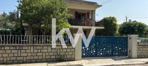 3 bedrooms House in Arles, France No. 281477 2