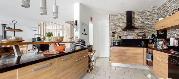 Casa de 6 dormitorios en Dame-Marie-les-Bois, France No. 158732 9