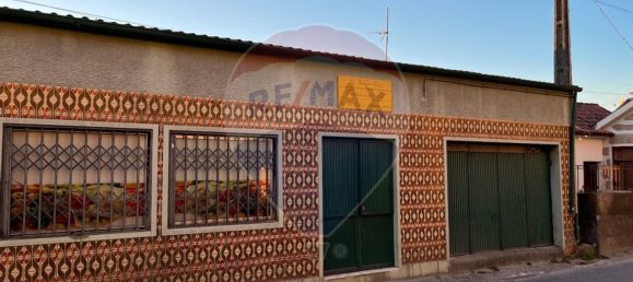 141m² Commercial property in Rio de Moinhos, Portugal No. 58670 8