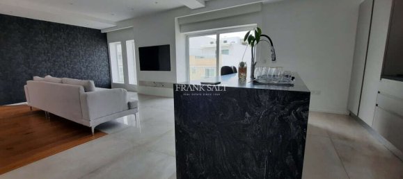 2 bedrooms Penthouse in Swieqi, Malta No. 7017 12