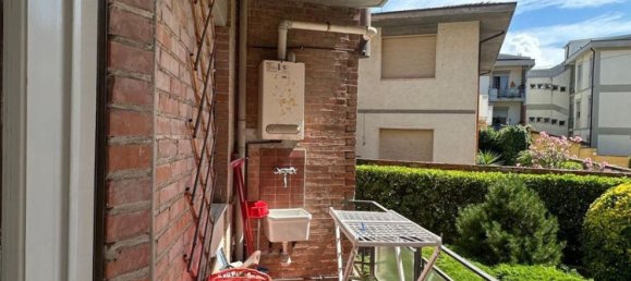 3 rooms Apartment in Camaiore, Italy No. 261578 7