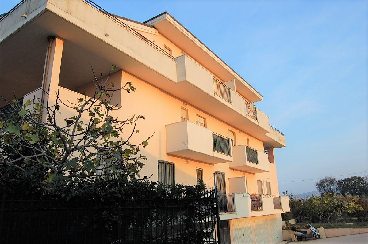 3غرفة شقة في Roseto degli Abruzzi, Italy رقم 4739