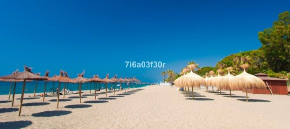 Apartamento de 3 dormitorios en Marbella, Spain No. 62927 24