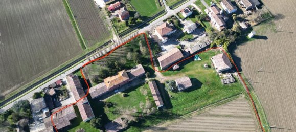 4 rooms Building in Bondeno, Italy No. 35073 4