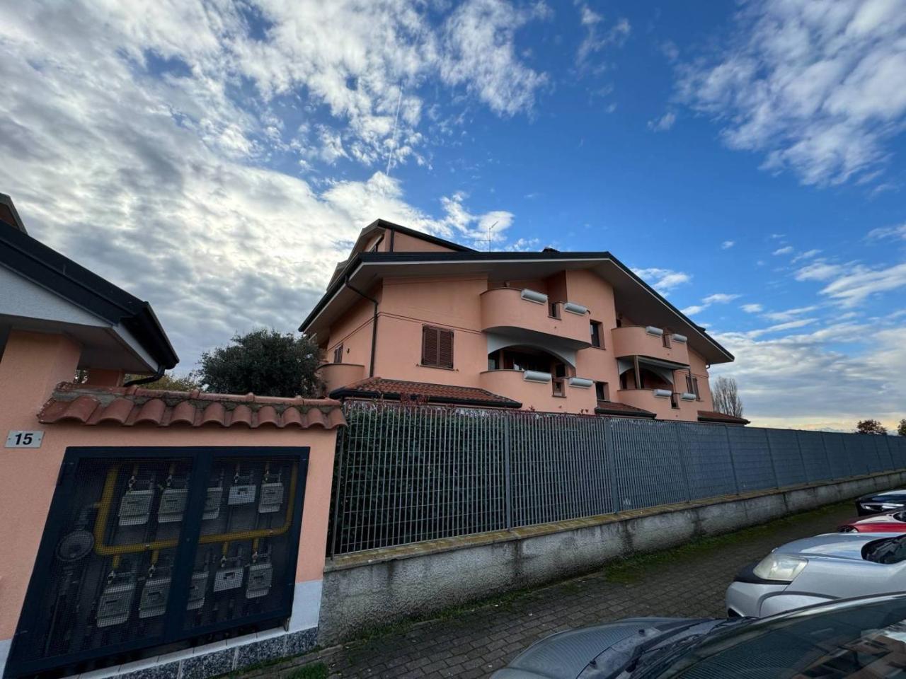 Ático de 3 habitaciónes en Cisliano, Italy No. 42631