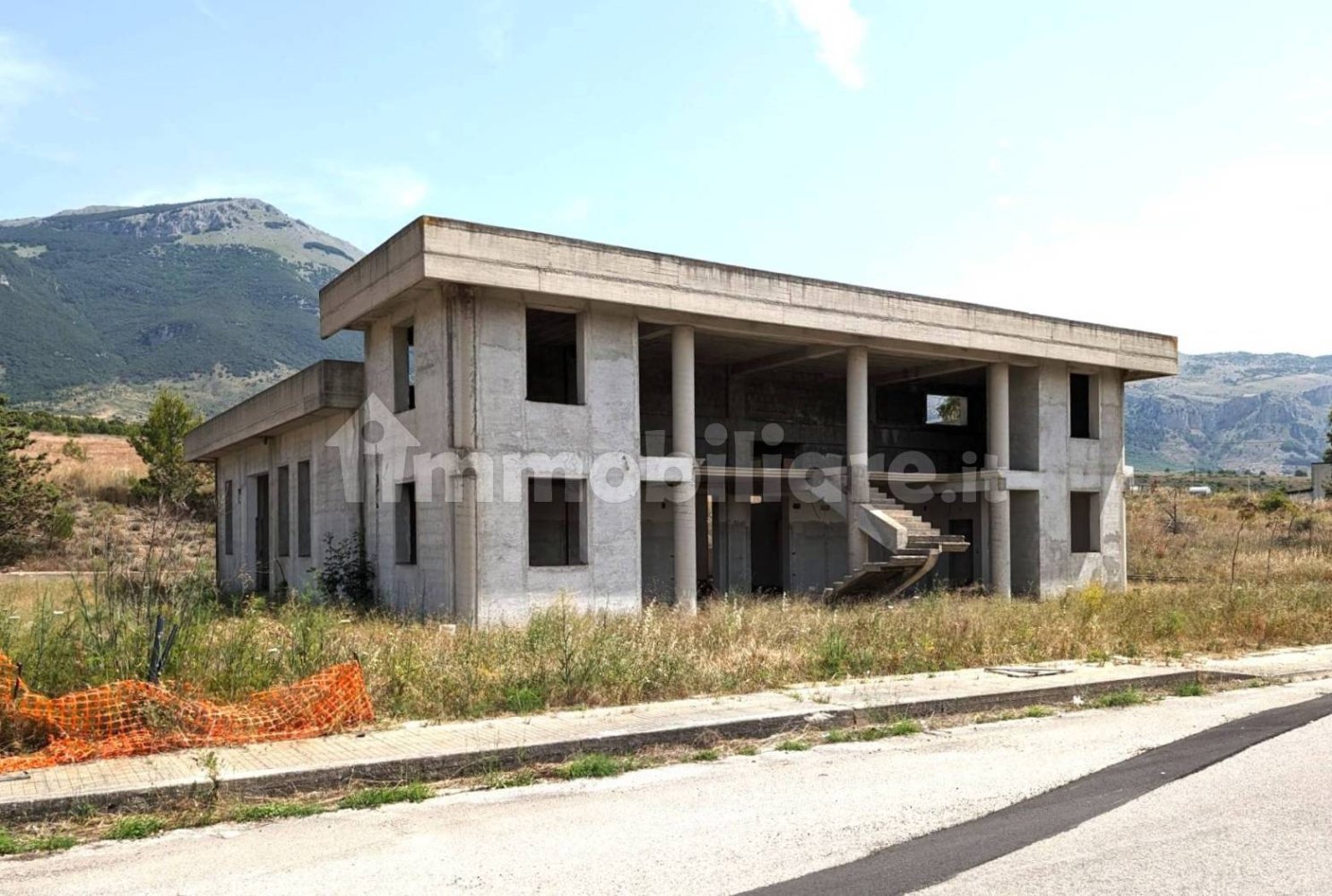 Almacén de 1 habitación en Castrovillari, Italy No. 169238