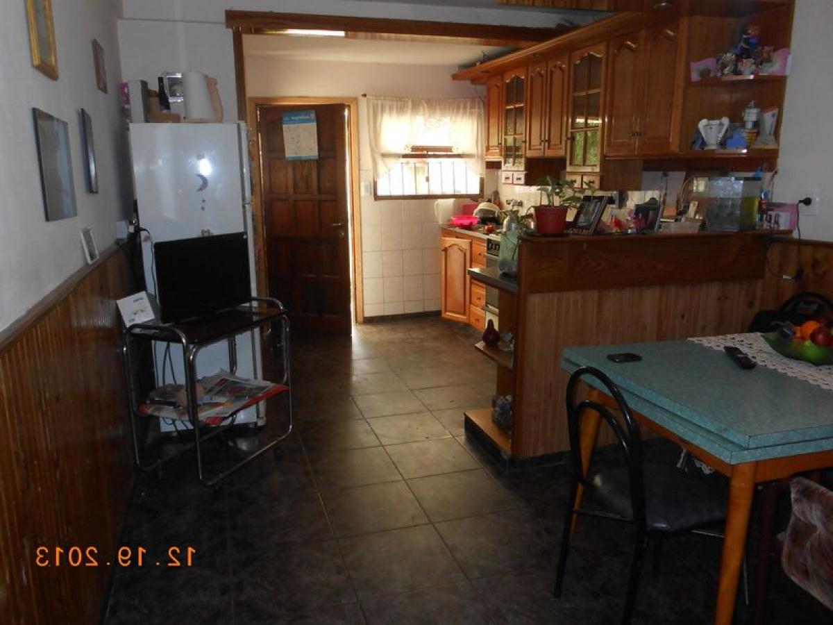 4 bedrooms House in Mar del Plata, Argentina No. 82532