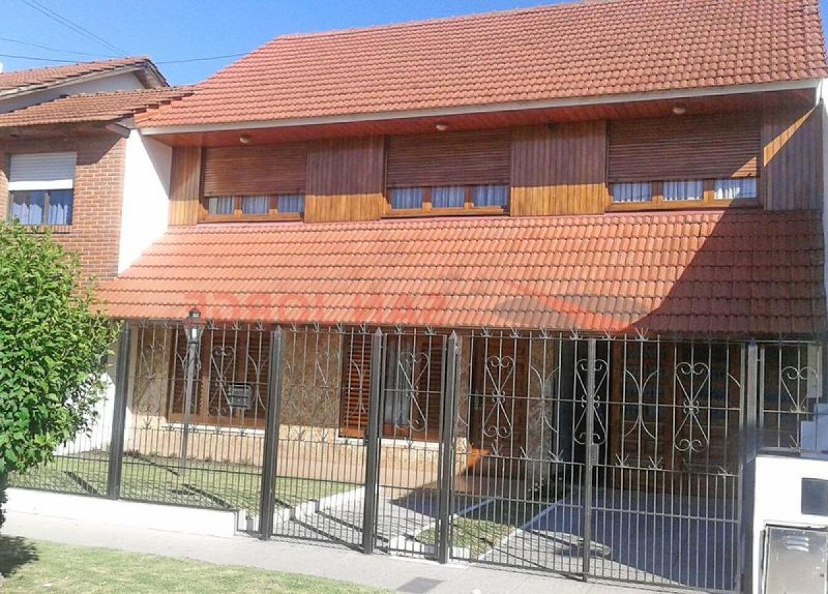 5 bedrooms House in Mar del Plata, Argentina No. 74835