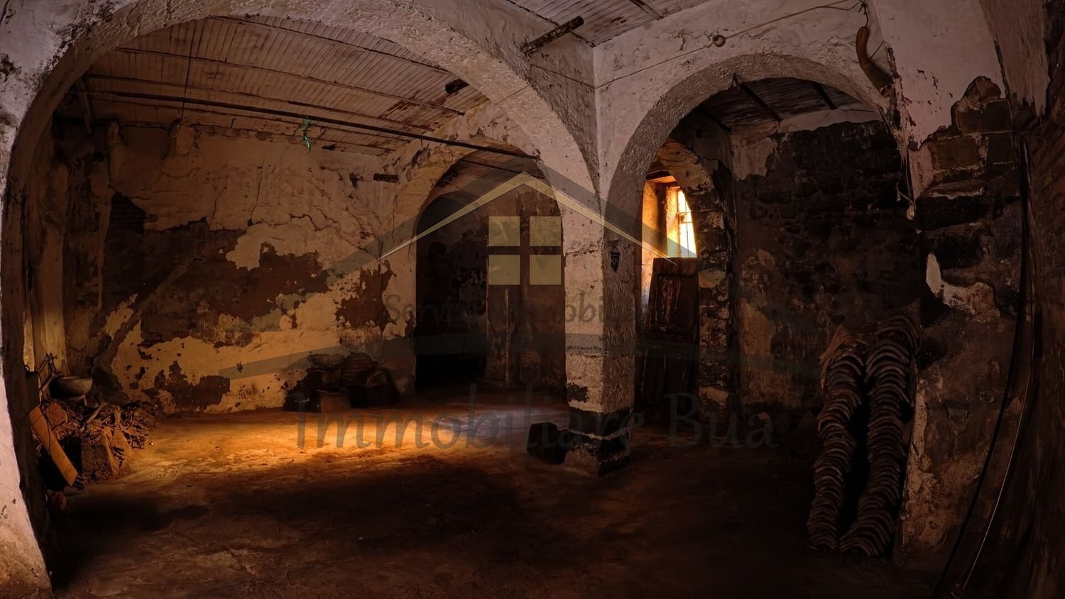 Gewerbliche Immobilie in Adrano, Italy 65m², Nr. 306835