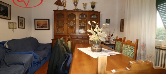 5 rooms Apartment in Montevarchi, Italy No. 236664 11