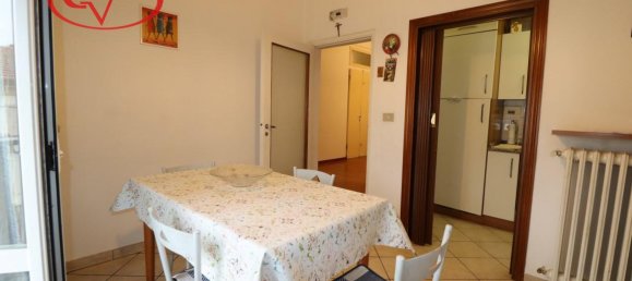 5 rooms Apartment in Montevarchi, Italy No. 236664 4