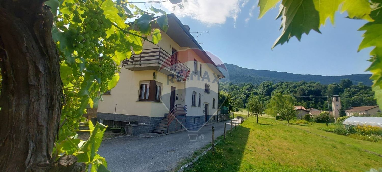 5 rooms House in Cuvio, Italy No. 287615