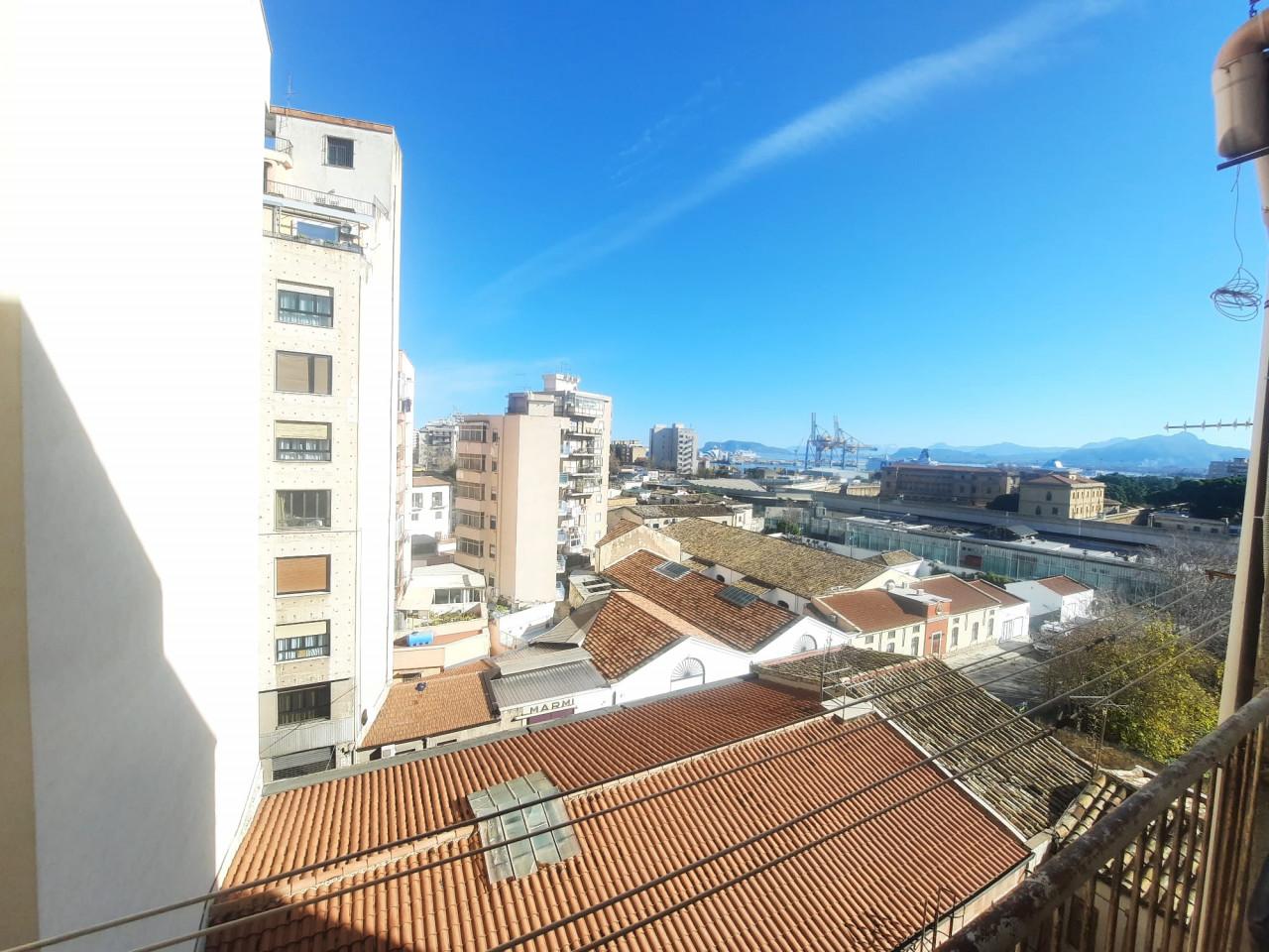 2-salle Appartement à Palermo, Italy No. 15580