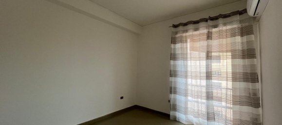 2-salle Appartement à Palermo, Italy No. 15580 16