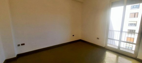 2-salle Appartement à Palermo, Italy No. 15580 15