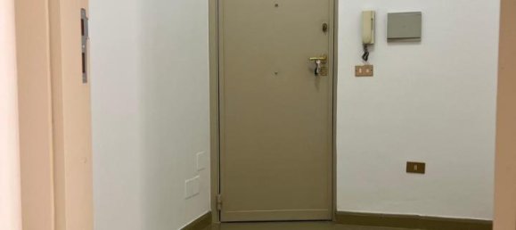 2-salle Appartement à Palermo, Italy No. 15580 3