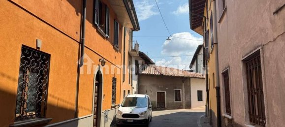 4 bedrooms House in Urgnano, Italy No. 259881 12