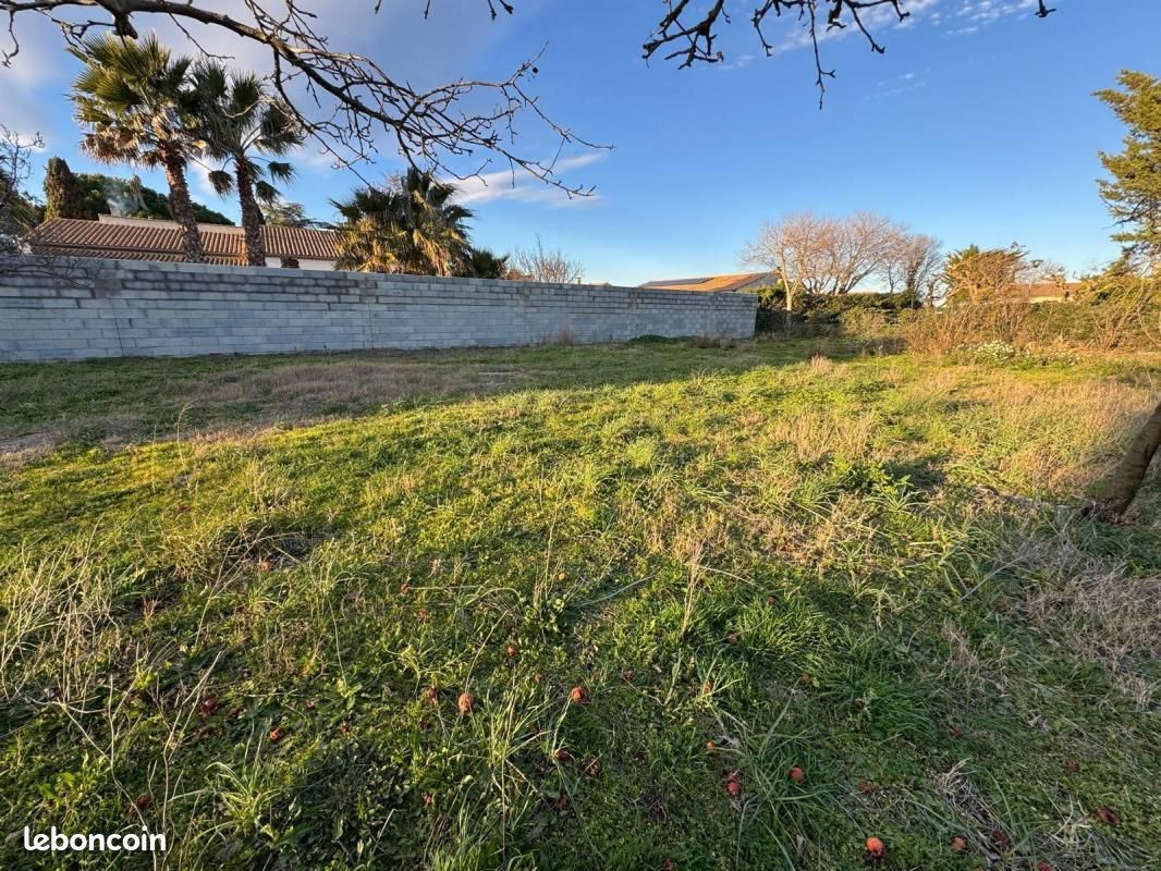 702m² Land in Fleury, France No. 117733