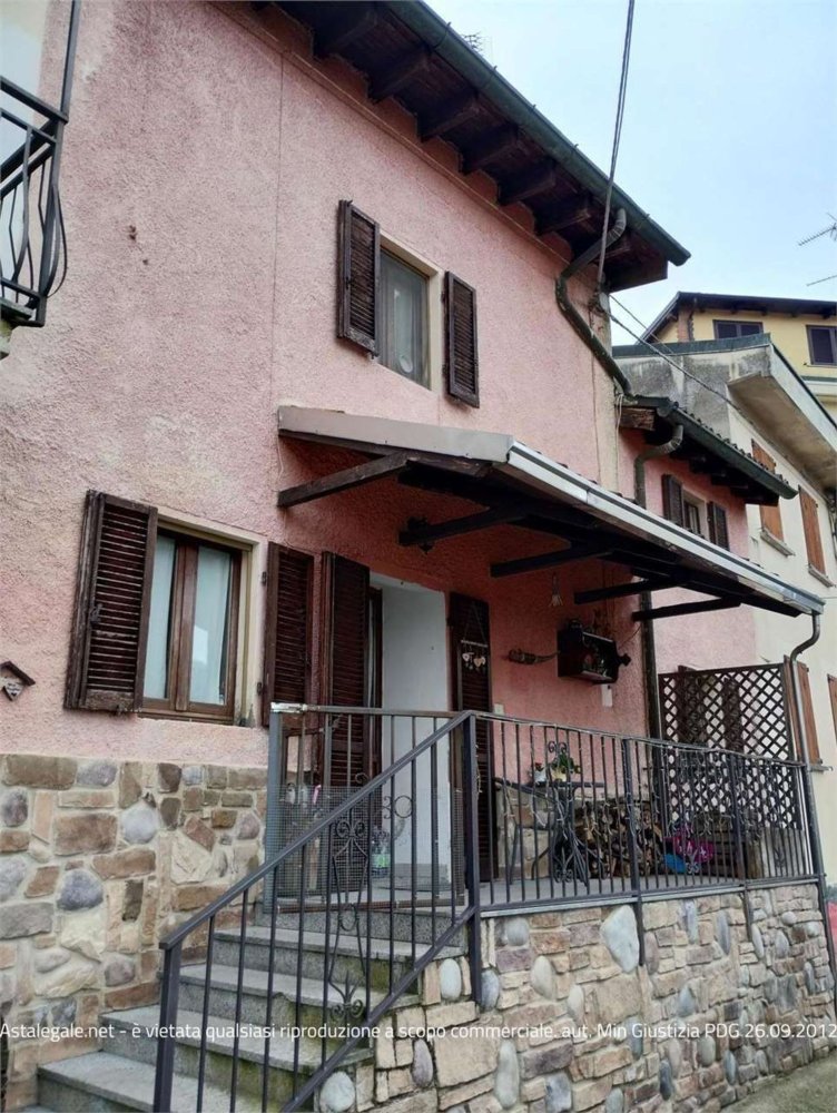 4 rooms House in Borgo Priolo, Italy No. 270318