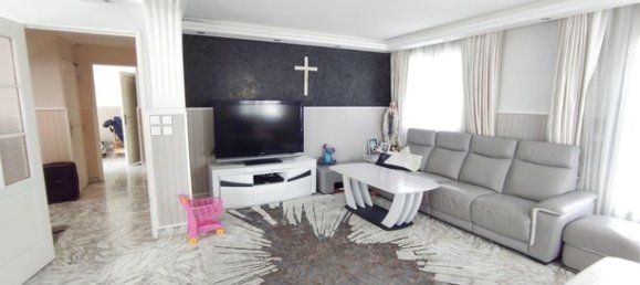 Casa de 5 dormitorios en Groslay, France No. 301708 3