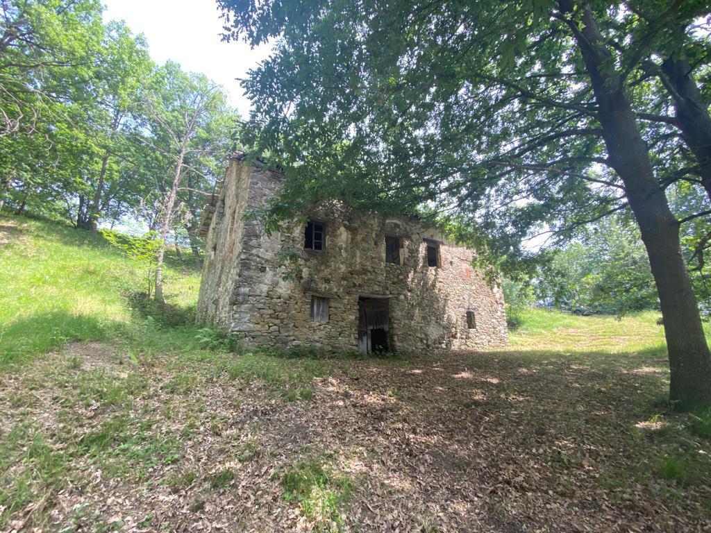 5 rooms House in Giusvalla, Italy No. 125413