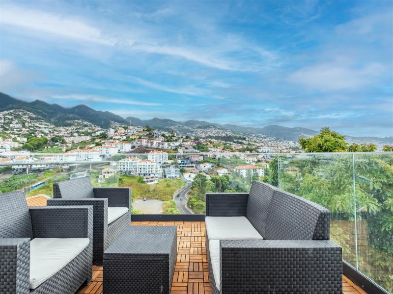 5 bedrooms House in Funchal, Portugal No. 250229