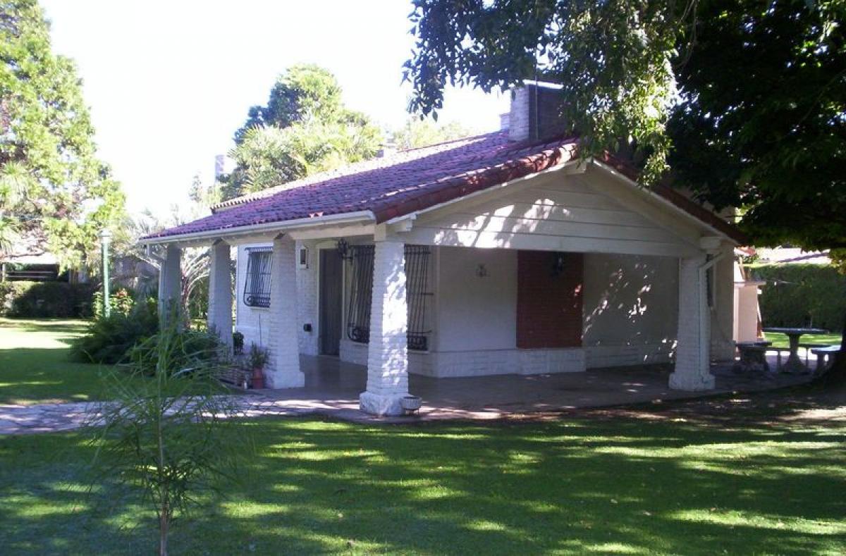 2 bedrooms House in Almirante Brown, Argentina No. 82641