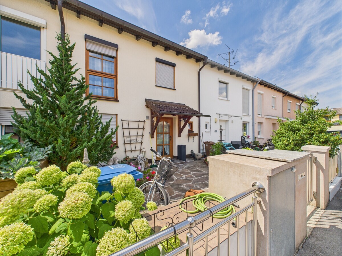 Таунхаус с 3 спальнями в Фюрстенфельдбрукк, Германия № 310500