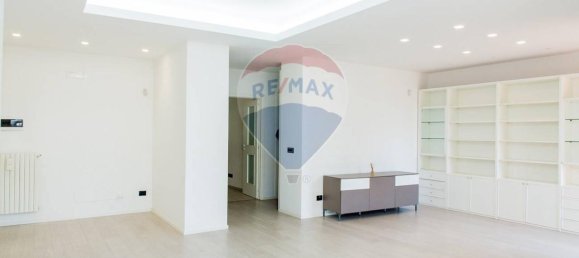 Apartamento de 4 habitaciónes en Catania, Italy No. 14824 8