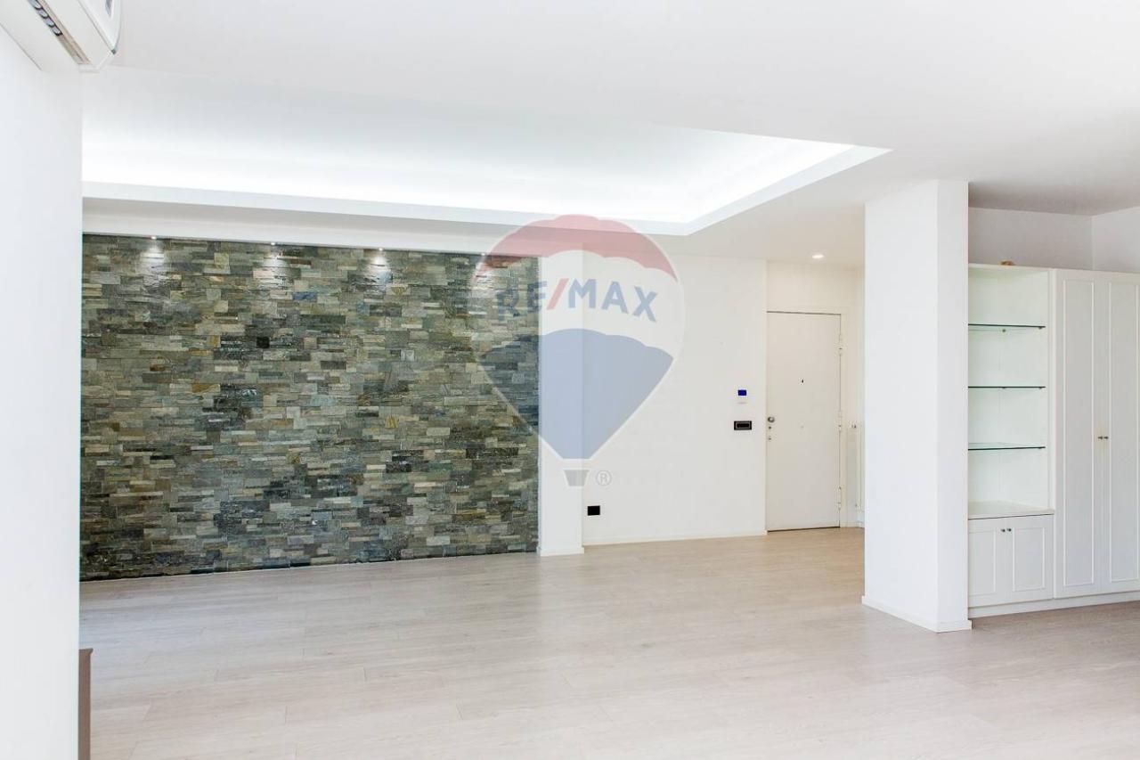 Apartamento de 4 habitaciónes en Catania, Italy No. 14824