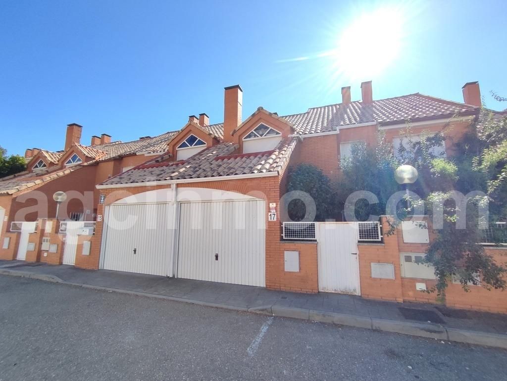 Casa de 3 dormitorios en Aldeamayor de San Martín, Spain No. 178552