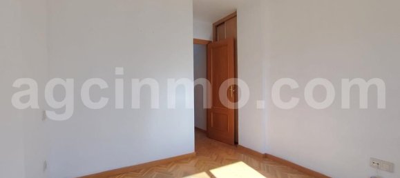 Casa de 3 dormitorios en Aldeamayor de San Martín, Spain No. 178552 31