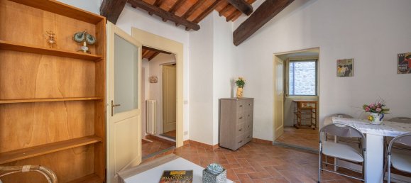 5 rooms Apartment in Cortona, Italy No. 91456 13