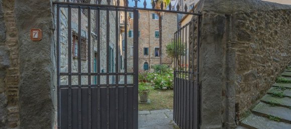 5 rooms Apartment in Cortona, Italy No. 91456 6