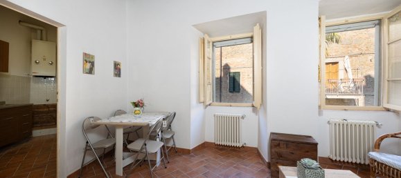 5 rooms Apartment in Cortona, Italy No. 91456 10