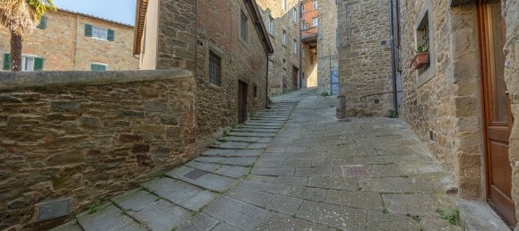 5 rooms Apartment in Cortona, Italy No. 91456 8