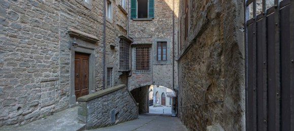 5 rooms Apartment in Cortona, Italy No. 91456 7