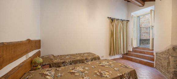 5 rooms Apartment in Cortona, Italy No. 91456 14