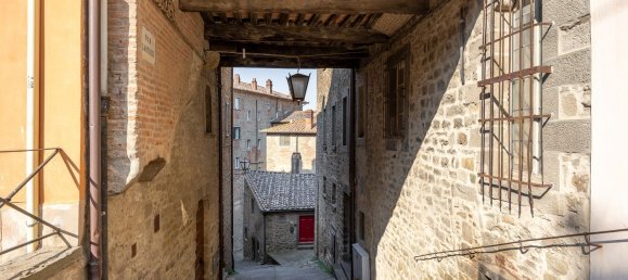 5 rooms Apartment in Cortona, Italy No. 91456 2